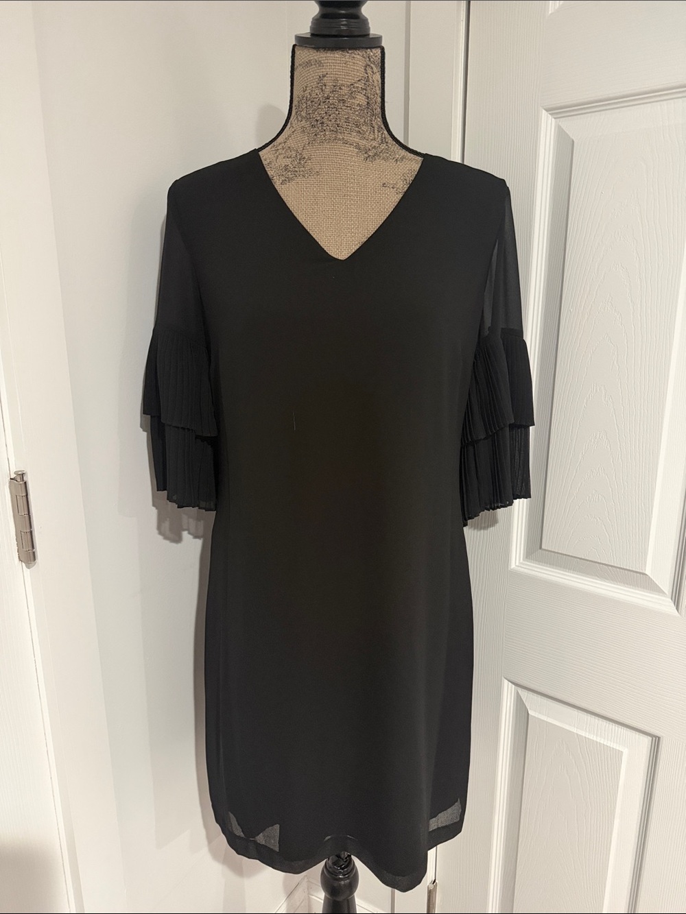 Black V-Neck Shift Dress with Pleated Ruffle Sleeves